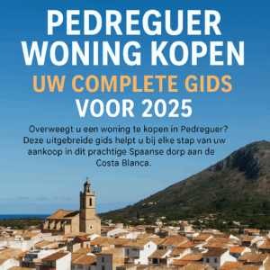 Luchtfoto van het Spaanse dorp Pedreguer met kerk, daken en omliggende bergen, onder een heldere blauwe lucht, met titeltekst “Pedreguer Woning Kopen – Uw Complete Gids voor 2025” in witte en oranje letters.